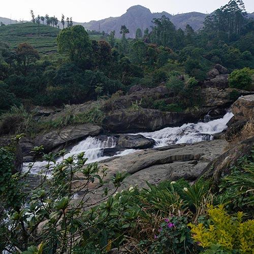 https://www.keralatourism.org/_next/image/?q=75&url=http%3A%2F%2F127.0.0.1%2Fktadmin%2Fimg%2Fpages%2Fmobile%2Fattukad-waterfalls-munnar-1707198334_d3c606553e6c47bb9cc0.jpg&w=3840