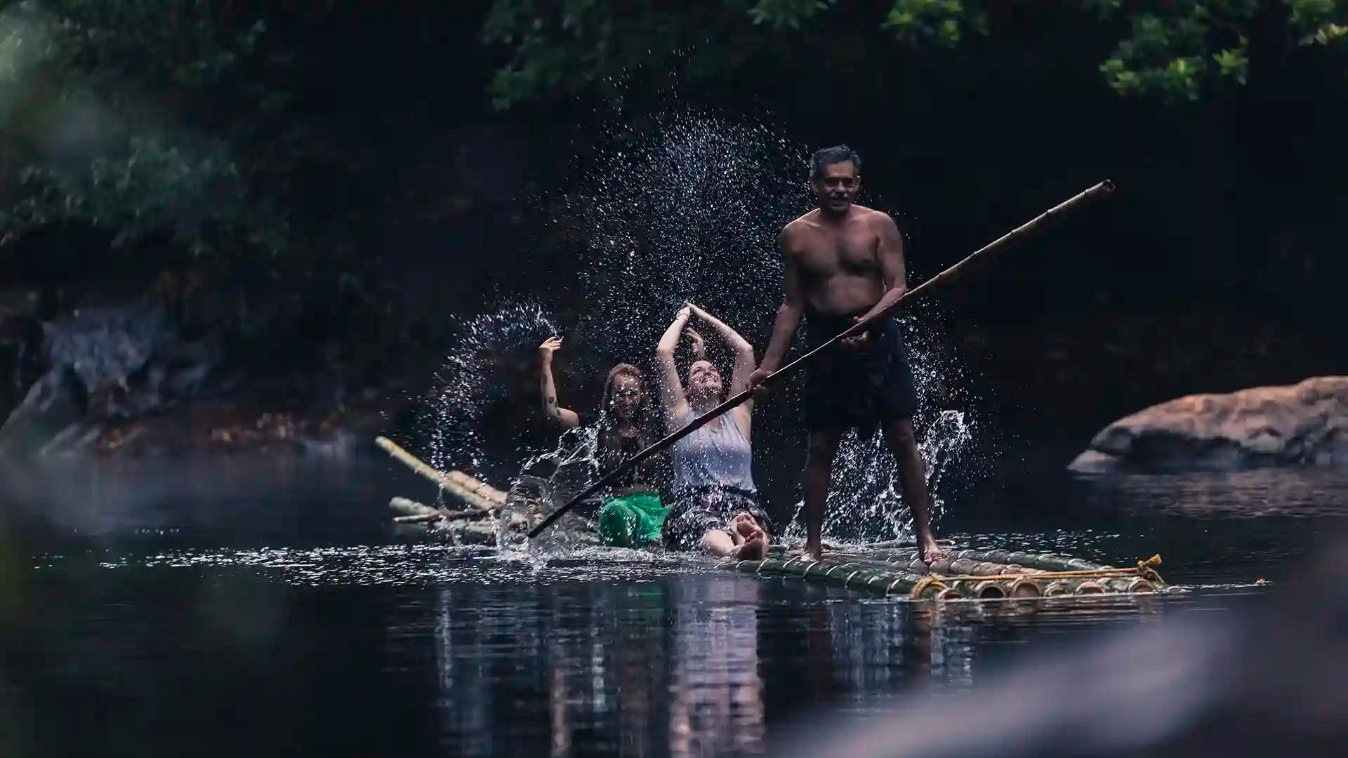 Cruise in the backwaters of Kerala Cruise in the backwaters of Kerala