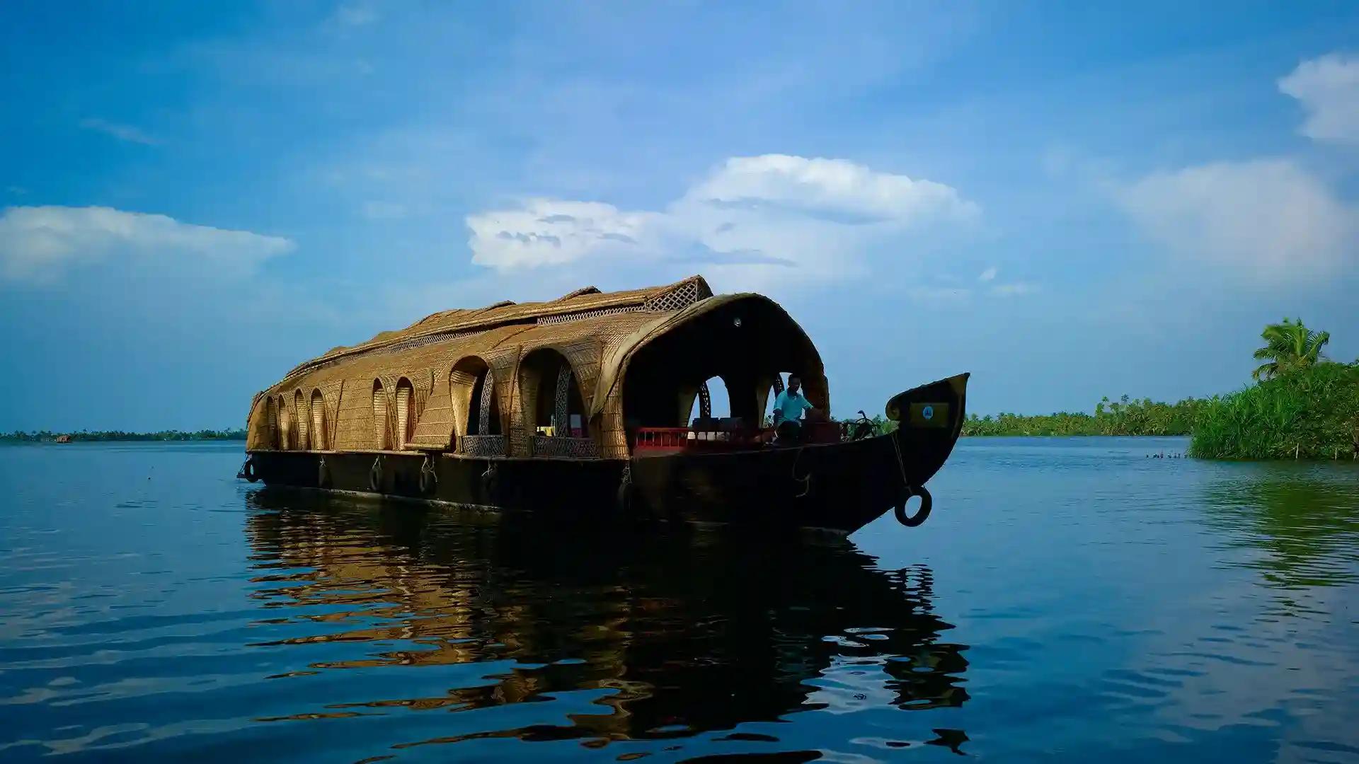 Cruise through Kerala in a houseboat! Cruise through Kerala in a houseboat!