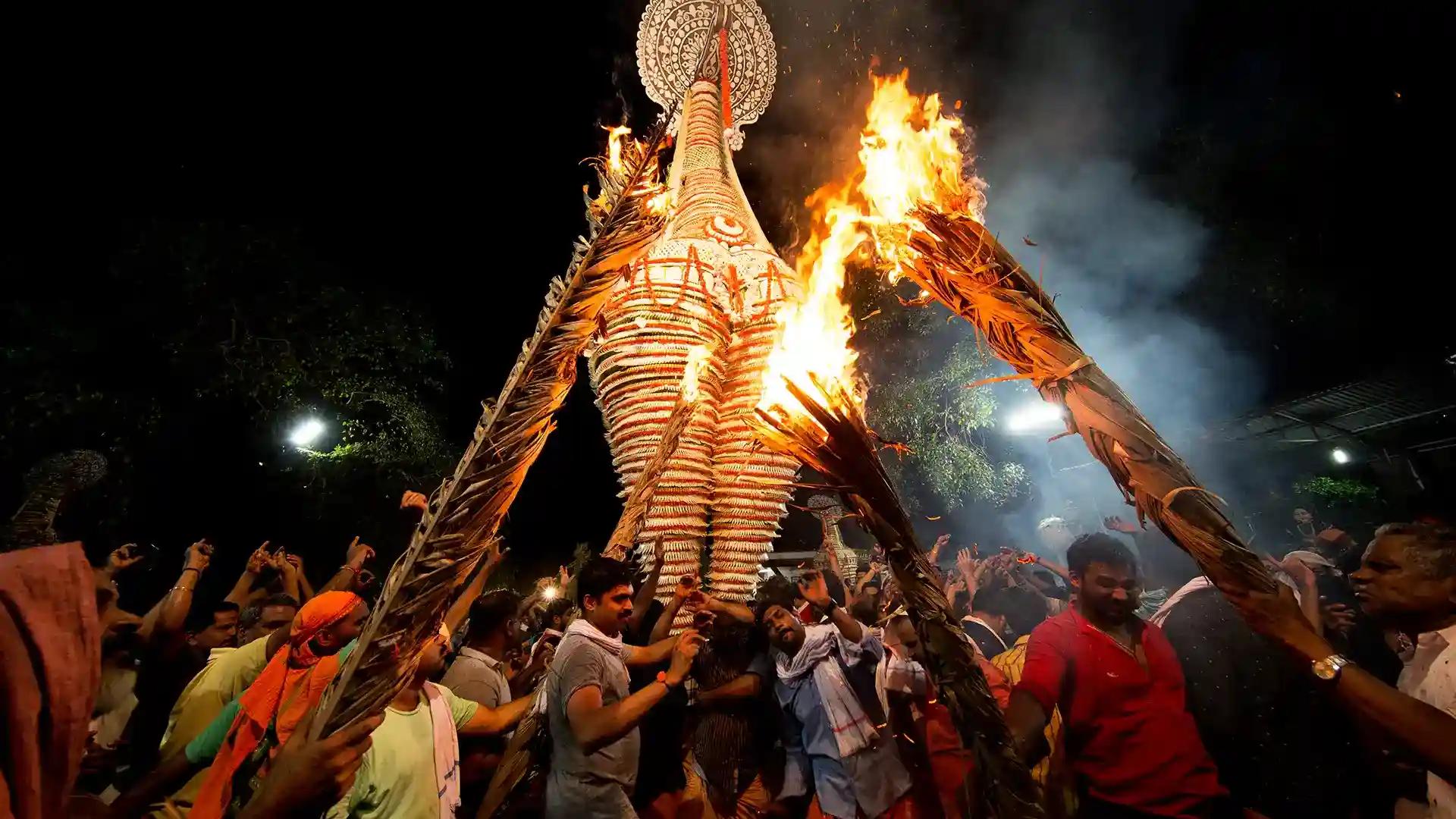 Decorated Huge Swan Effigies of Neelamperoor Decorated Huge Swan Effigies of Neelamperoor