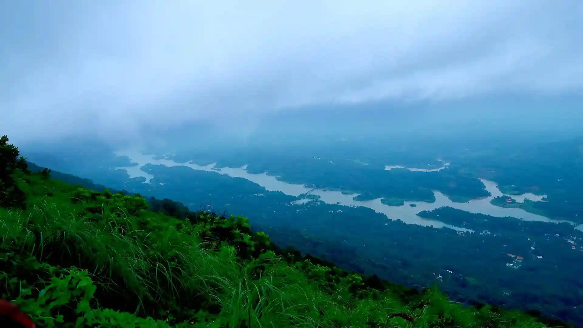 Ilaveezhapoonchira Ilaveezhapoonchira