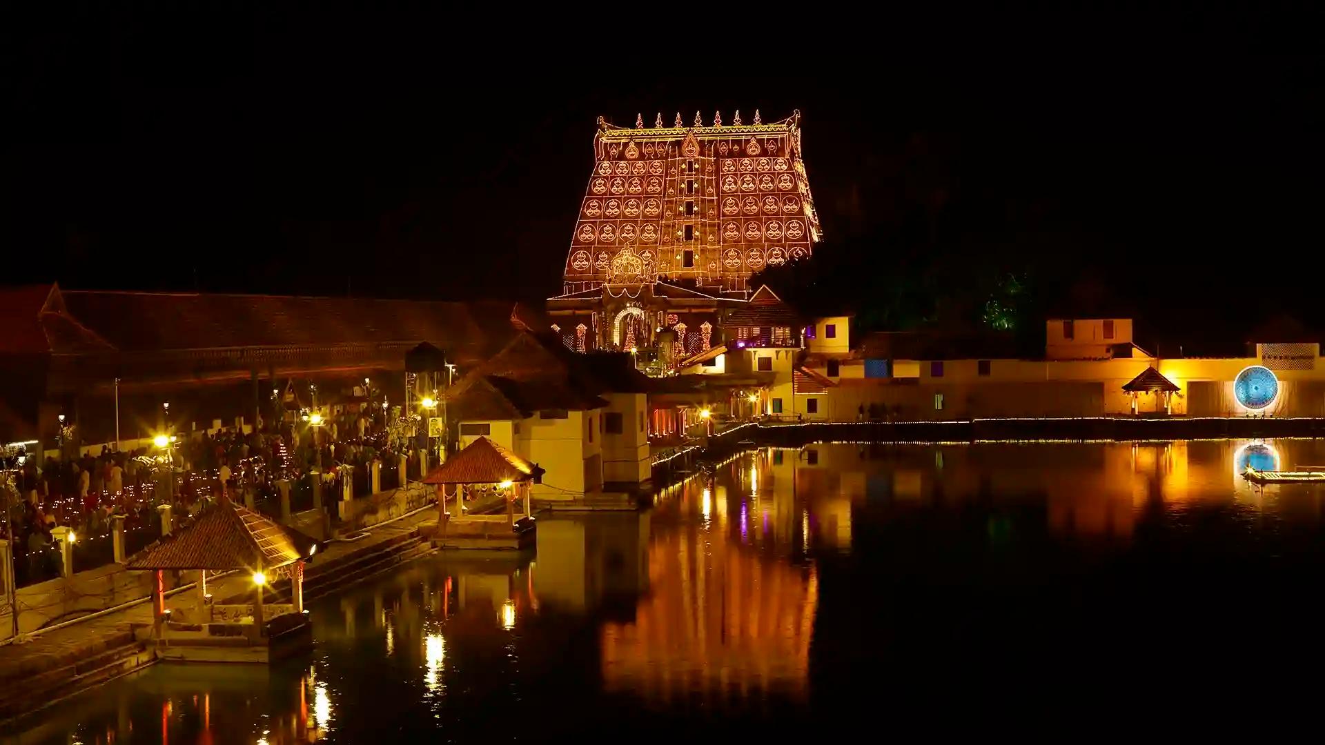 Lakshadeepam at Sree Padamanabhaswamy Temple Lakshadeepam at Sree Padamanabhaswamy Temple