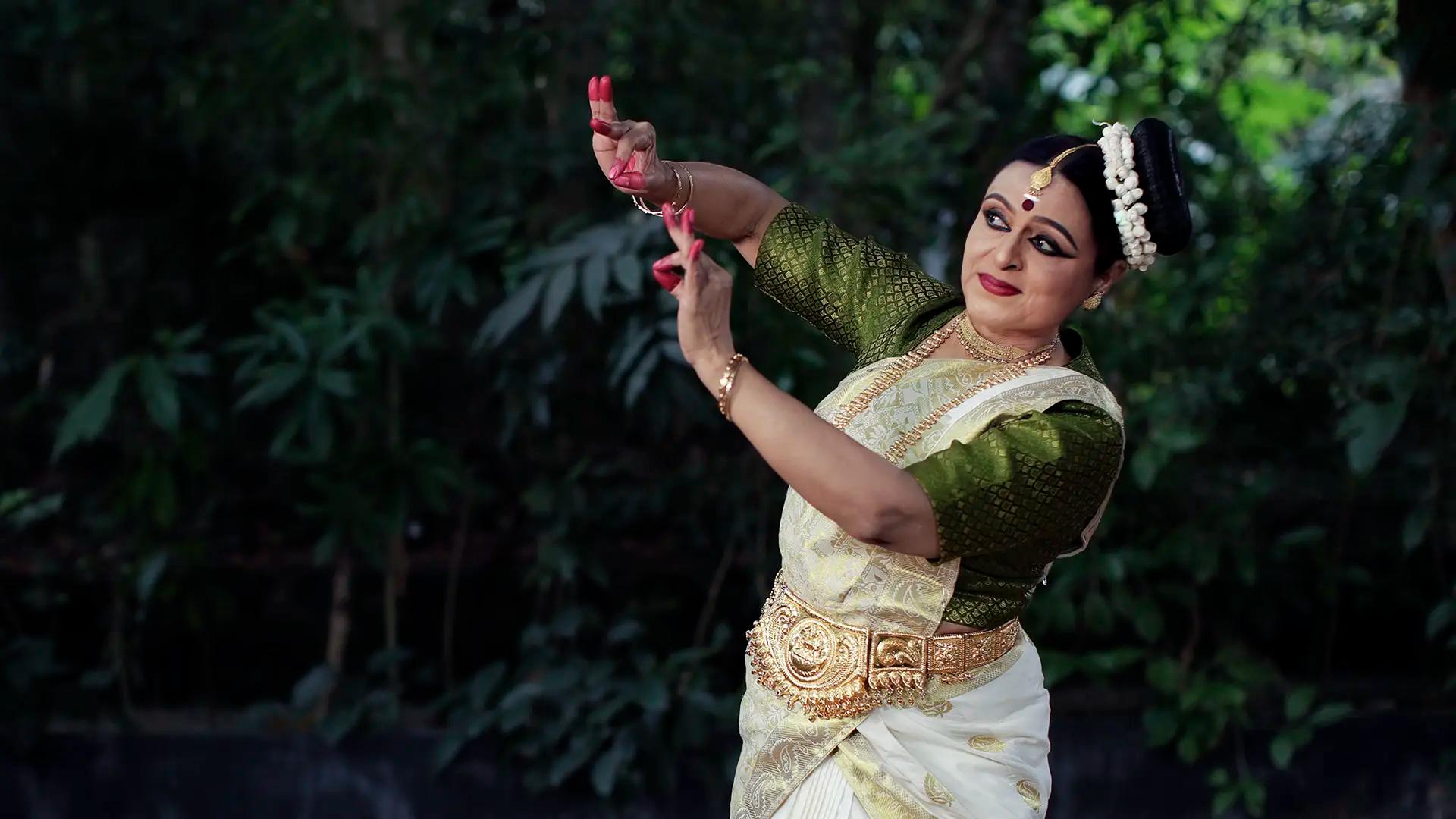 Mohiniyattam Mohiniyattam