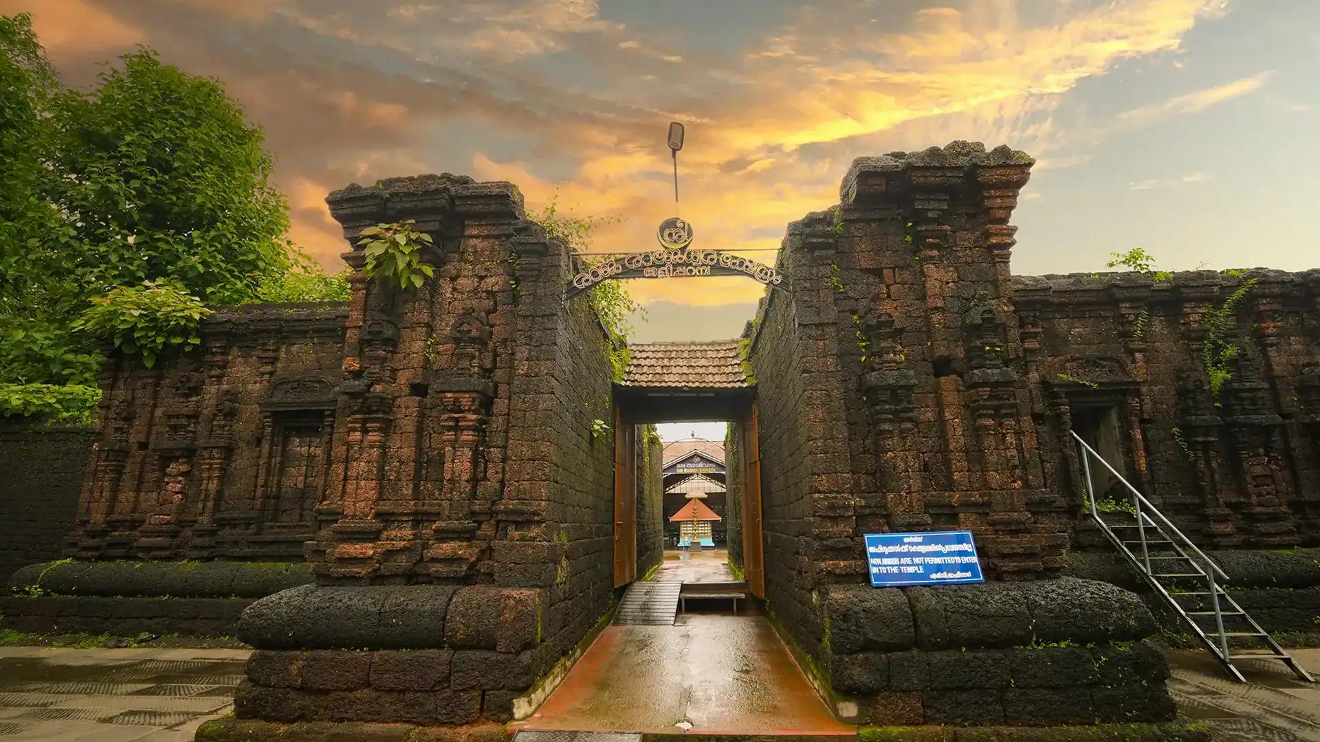 Rajarajeshwara Temple in Taliparamba, Kannur, glowing at sunset with traditional Kerala architecture Rajarajeshwara Temple in Taliparamba, Kannur, glowing at sunset with traditional Kerala architecture