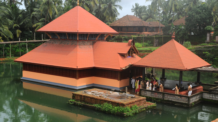 Ananthapura Lake Temple, the only lake temple in Kerala at Kasaragod 