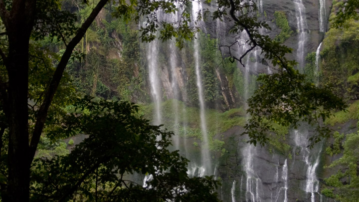 Keezharkuthu Waterfalls in Idukki - An ideal place for trekking, rock climbing and camping 