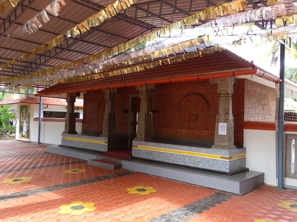 Anjootambalam Veererkavu Temple View