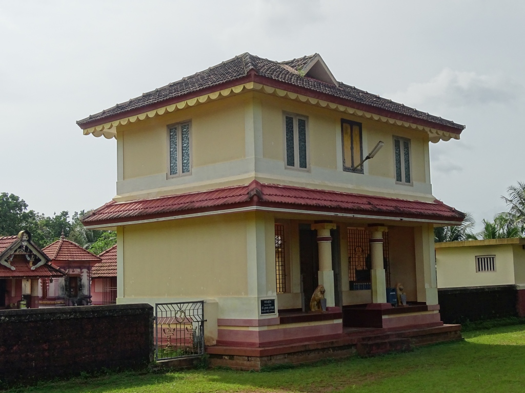 Entrance gateway, Sree Poobanamkuzhi Temple