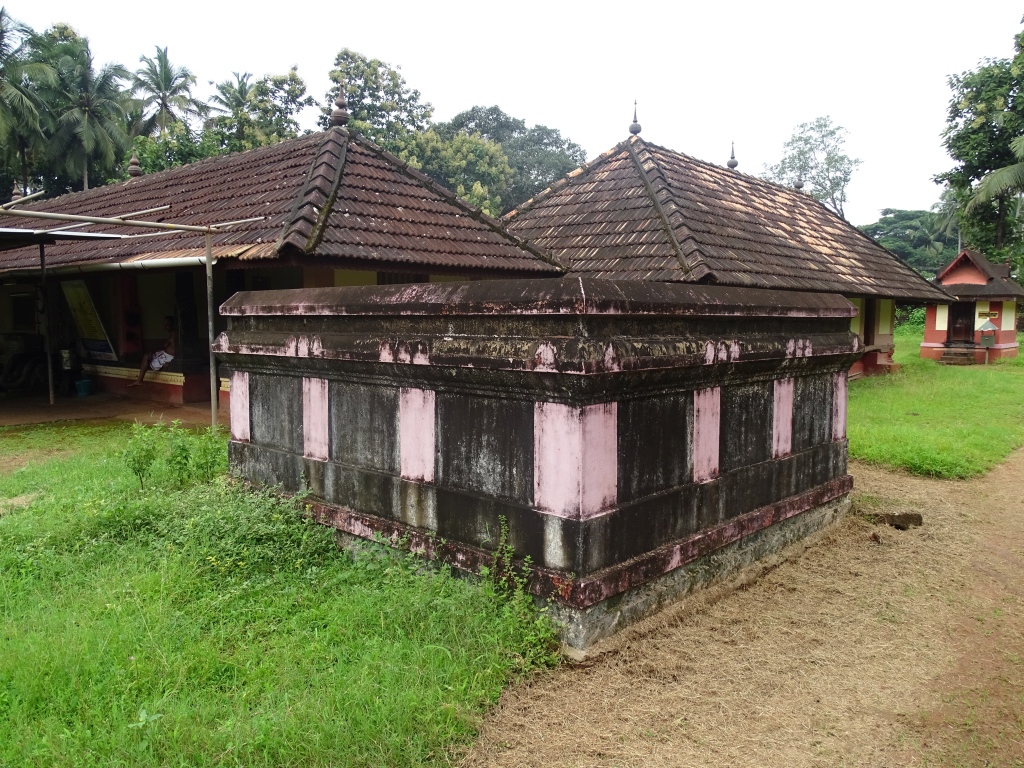 Madiyan Koolam Temple views