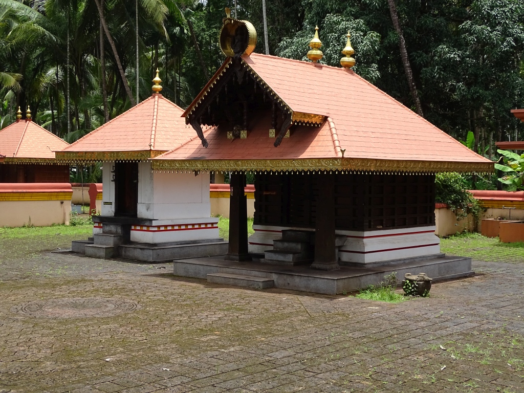 Podothuruthi Oorpazhassi Vettaikkorumakan Temple