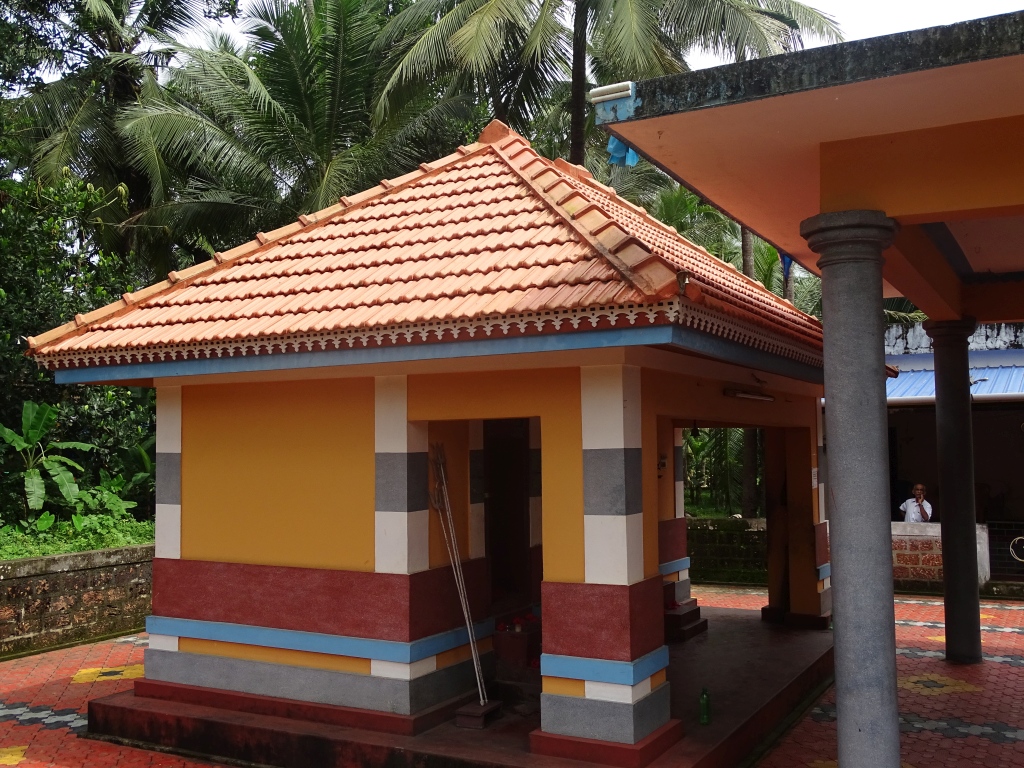 Sub-deity shrine, Thayathuveedu Tharavaadu Temple