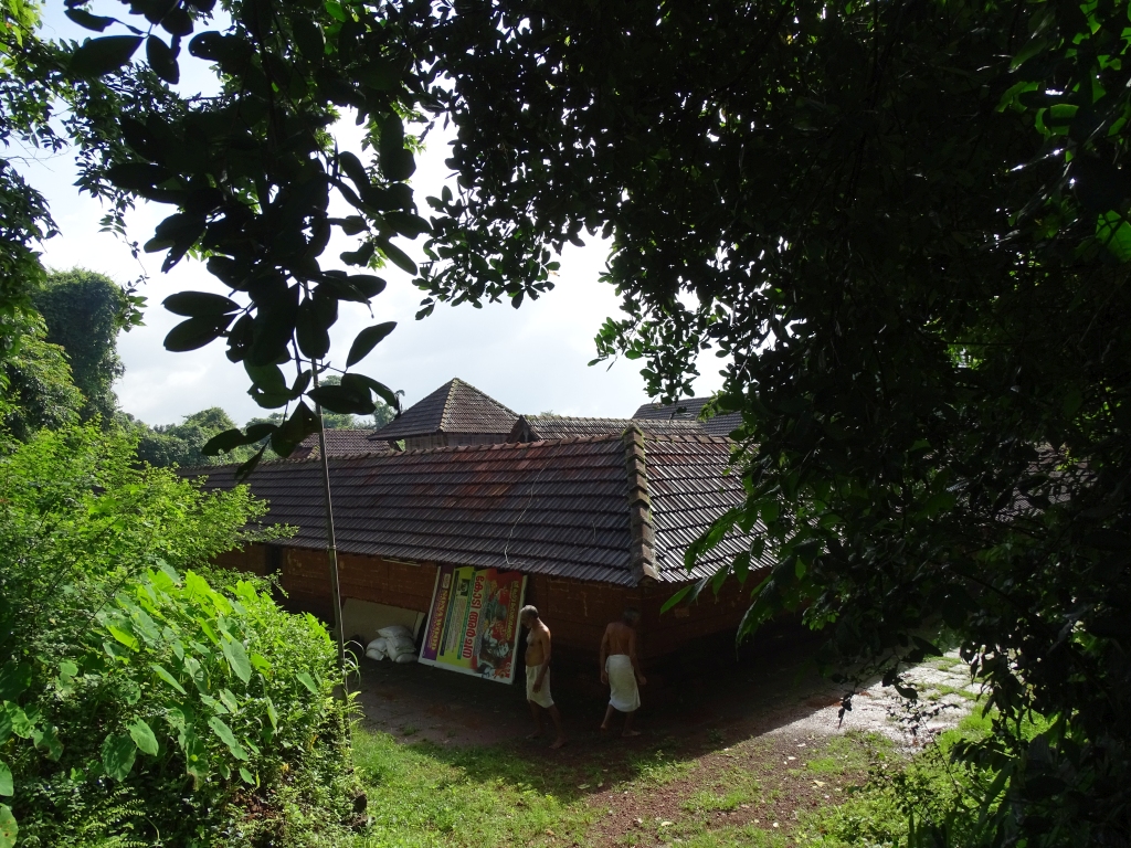 Another view of Madayi Kavu