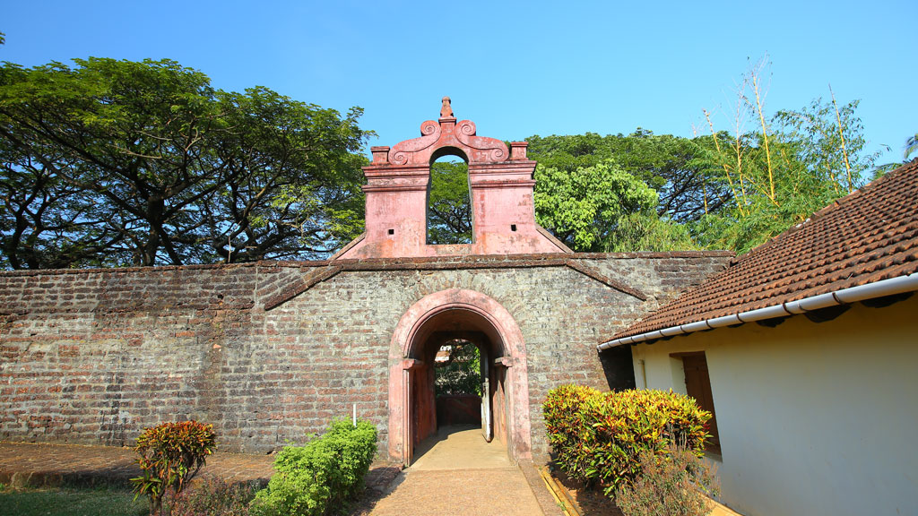 Thalassery Fort Forts In Kerala Kannur Tourist Places Kerala Tourism