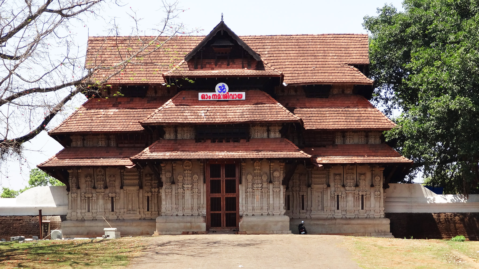 Vadakkumnathan Temple - A Legacy in Architecture 
