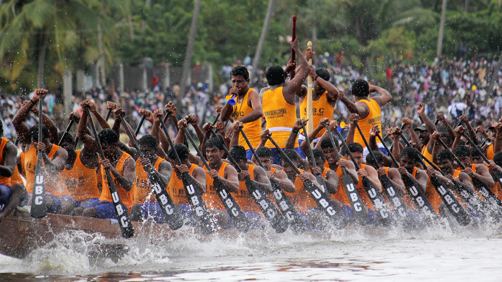 Nehru Trophy Boat race, snake boat race at Punnamada Backwaters in ...