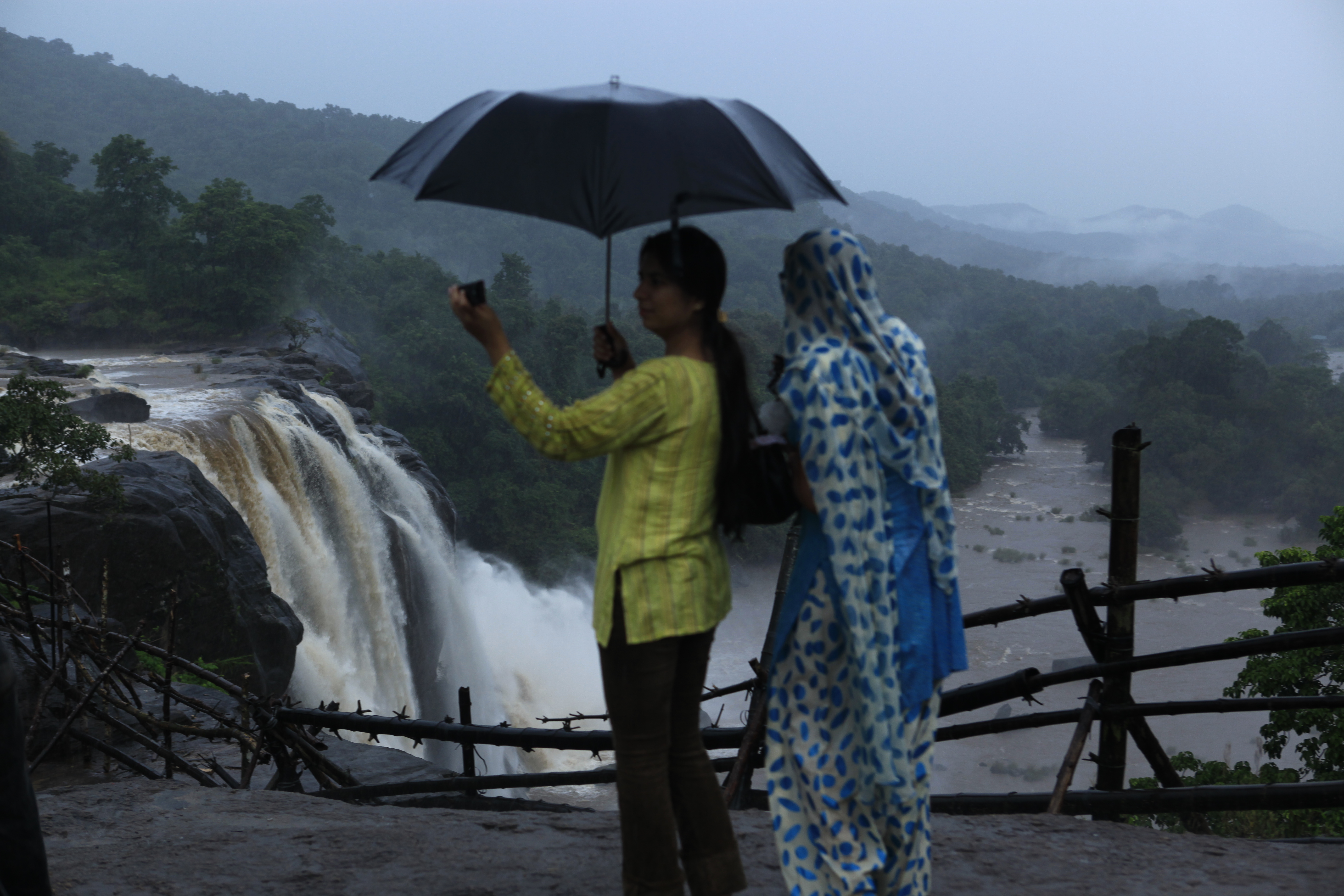 Athirapally Falls Wallpapers