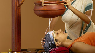 Shirodhara with milk - Ayurveda Therapy