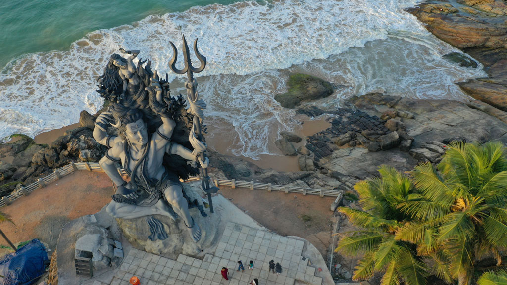 Kovalam - Picture of the 58-ft-tall statue of Lord Shiva in Azhimala