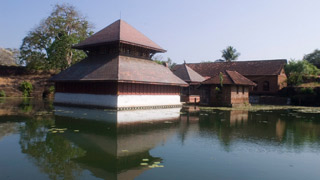 Temple du lac Ananthapura