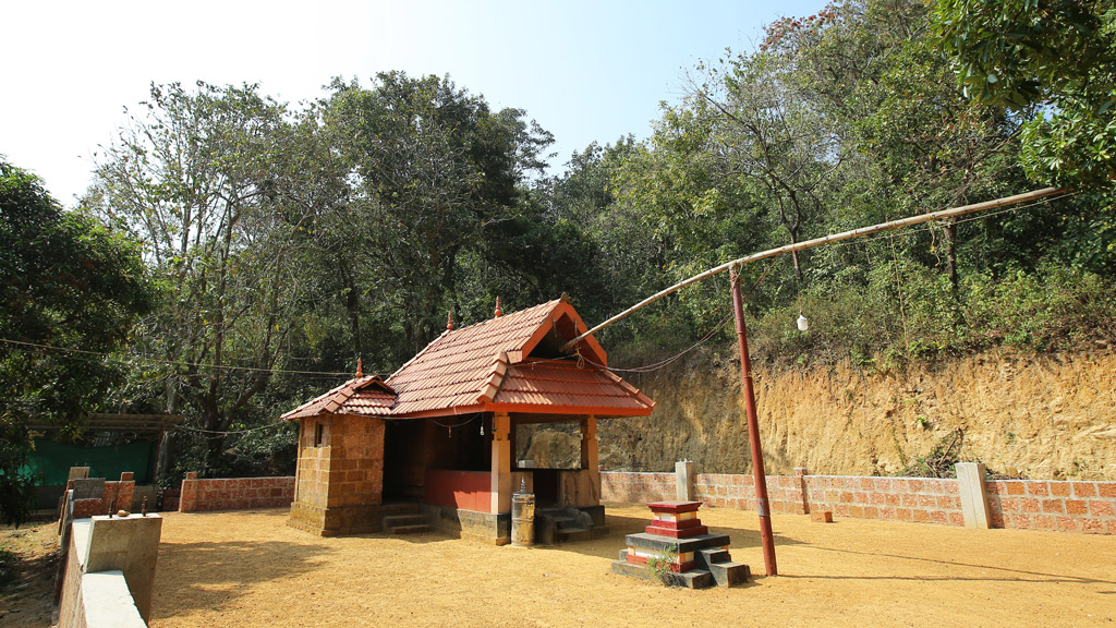 Puralimala Chithapeedam Muthappan Madappura