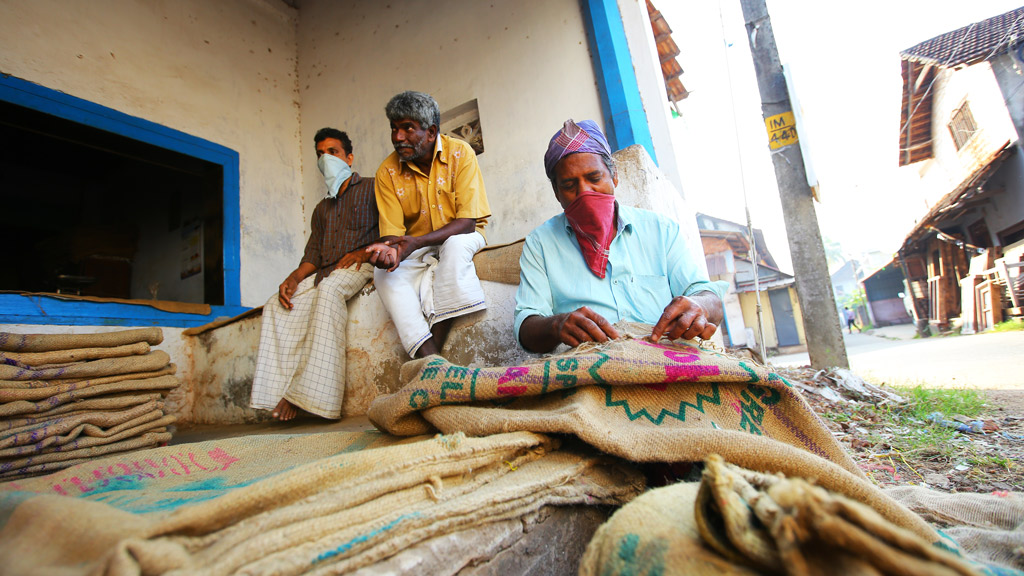 Sack making at Vadakara Thazhe Angadi