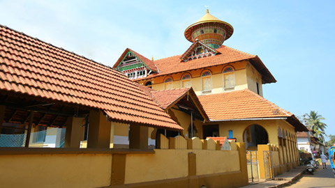 Vadakara Thazhe Angadi Mosque