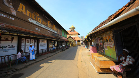 Vadakara Thazhe Angadi street view