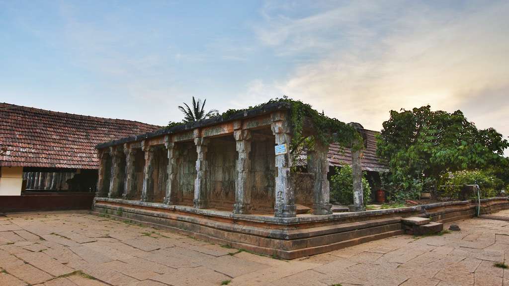 Vilakku Maadam Thirunelli Maha Vishnu Temple