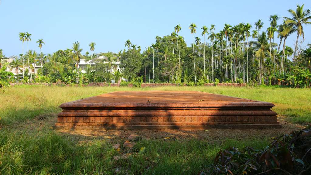 Ponniam Vayal side view