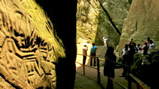 एडक्कल गुफाओं की यात्रा