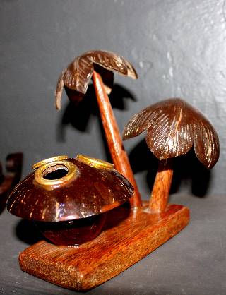 COCONUT SHELL PEN POT