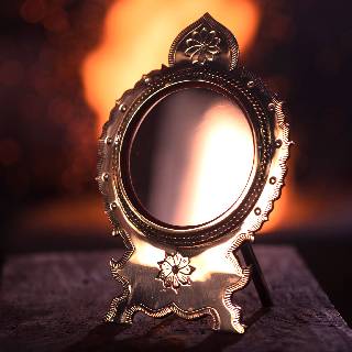 Aranmula Kannadi (Petal Shaped) | Table-top Handmade Metal Mirror