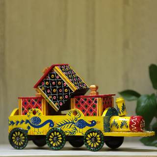 Wooden Decorative Train-Shaped Dry Fruit Box